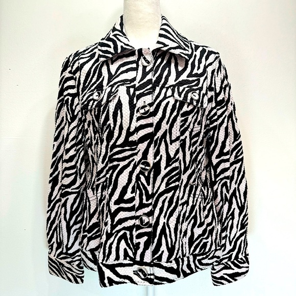 Chico’s Black & White Zebra Striped Waffle Textured Button Front Jacket Size 1 - Picture 1 of 14